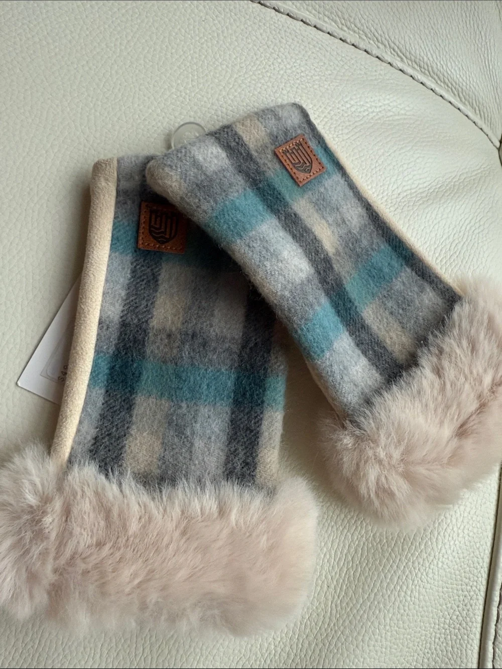Islander Fingerless Gloves Lambs Wool and Faux Fur  (Scotland)